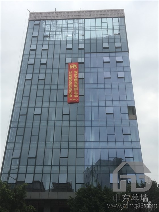 為什么現代建筑用玻璃幕墻