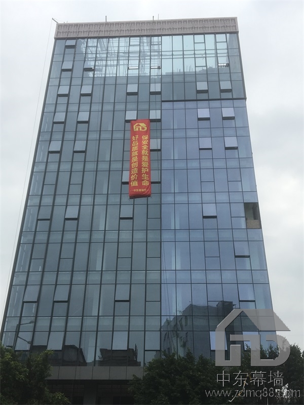 為什么大城市要用玻璃幕墻呢？中東幕墻公司